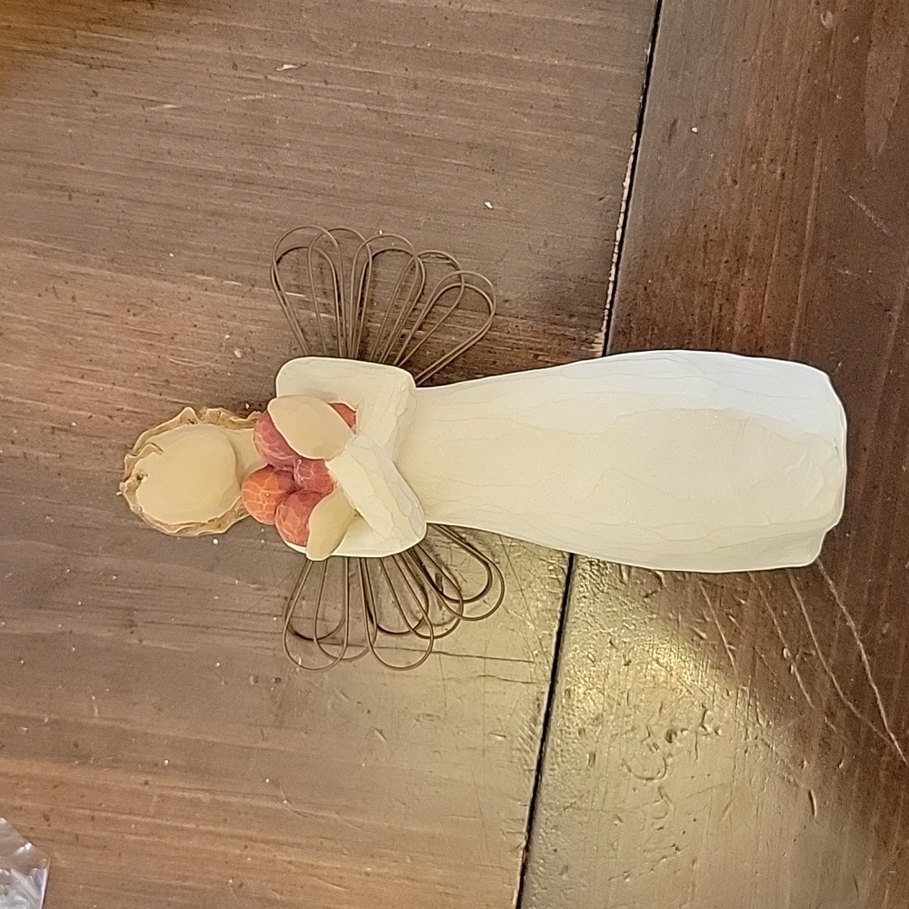 Willow Tree “Good Health” Resin Figurine with wire wings in perfect condition!🍎